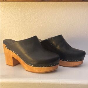 NWOT Black Charlotte Stone Clogs 8